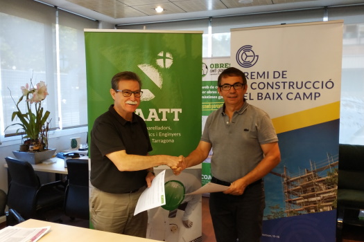 Adolf Quetcuti (president COAATT) i Gregori Salvat (president GCBC) en la firma del conveni