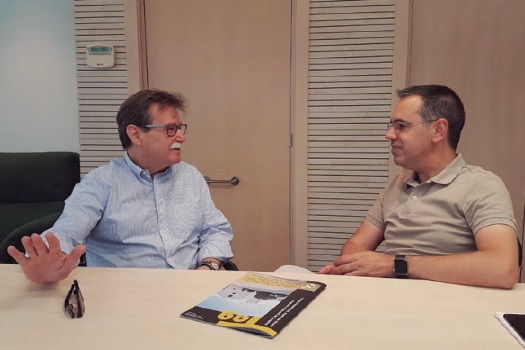 imatge de Carles Sala i el president del COAATT, en un moment de l'entrevista